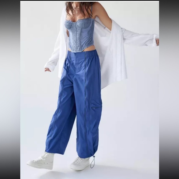 Urban Outfitters Sz 2 LUNA Nylon Cargo Blue Balloon Parachute Pant Zippers Y2K - Picture 1 of 16